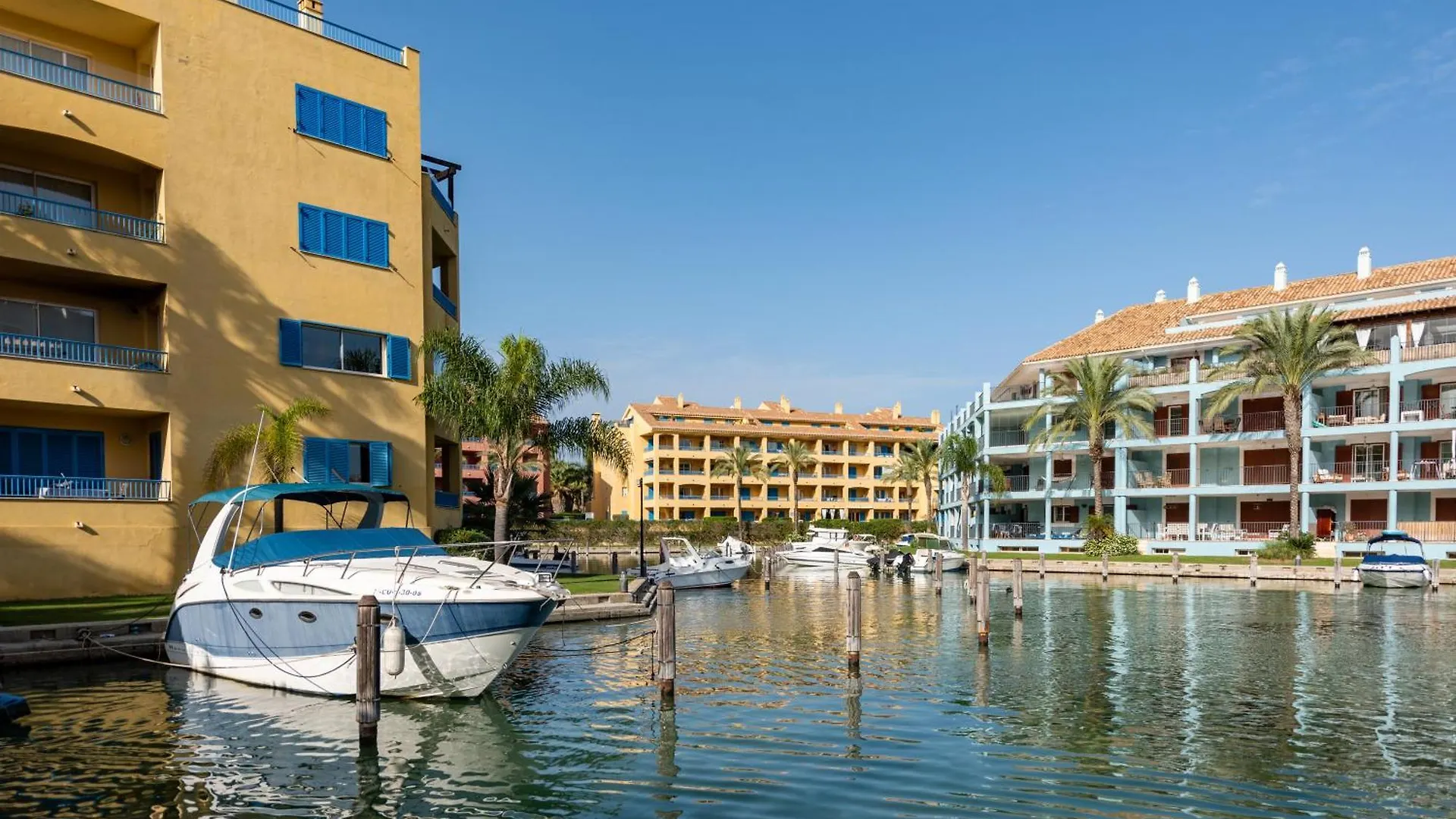 Seaside Sotogrande Retreat With Pool Διαμέρισμα Ισπανία