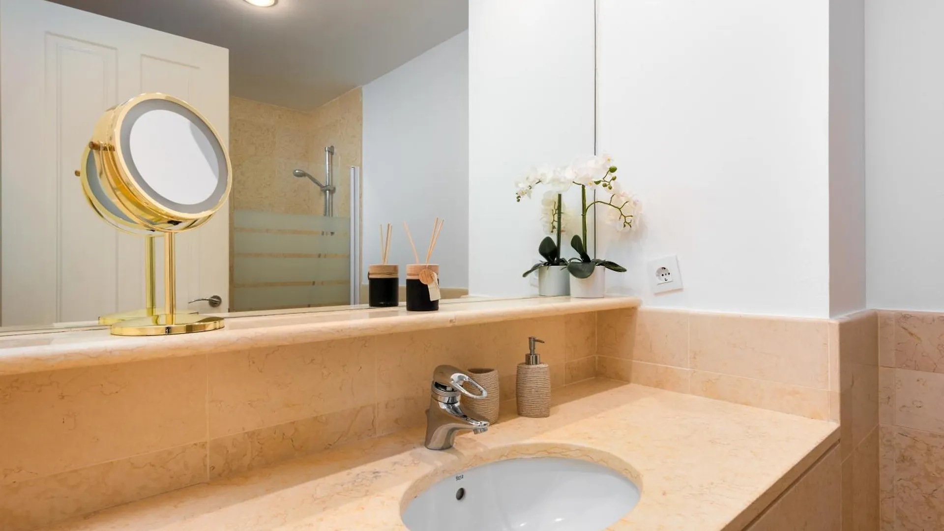 Seaside Sotogrande Retreat With Pool Διαμέρισμα
