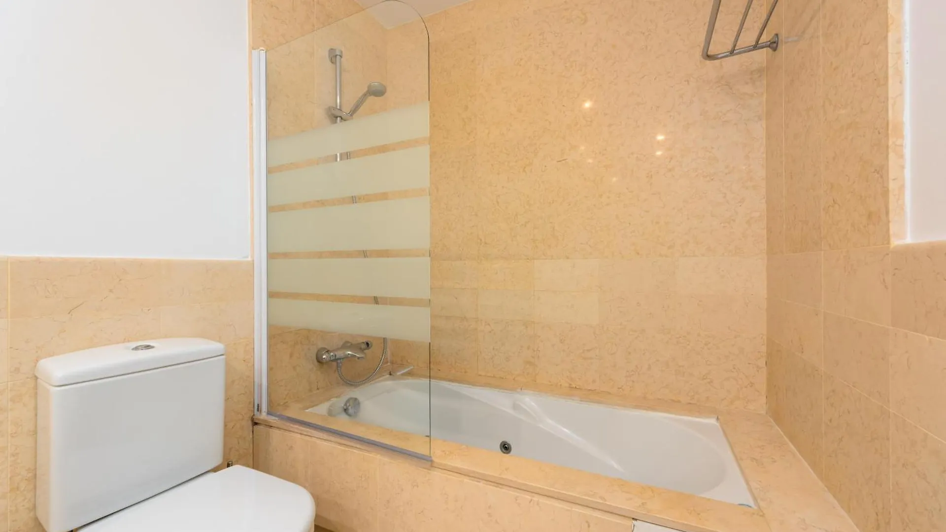 Seaside Sotogrande Retreat With Pool Διαμέρισμα