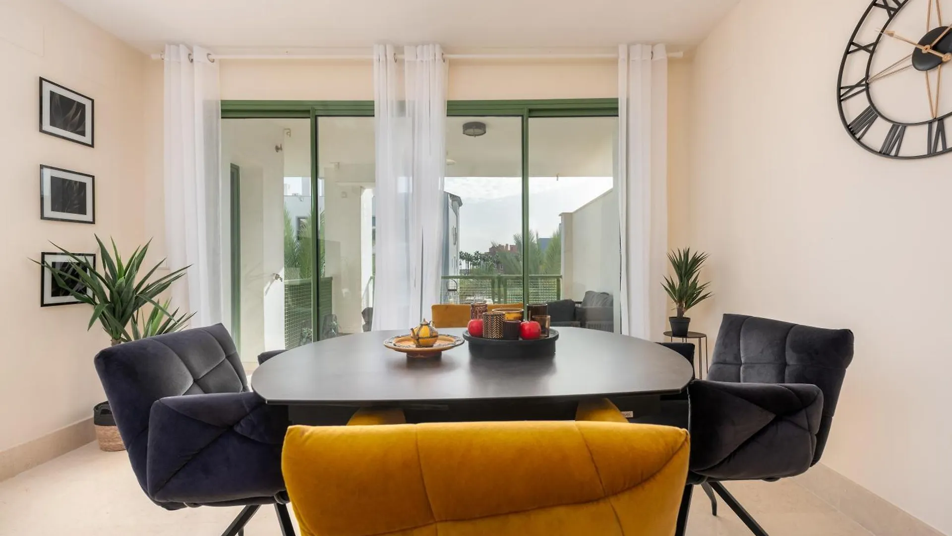 Seaside Sotogrande Retreat With Pool Διαμέρισμα 0*,  Ισπανία