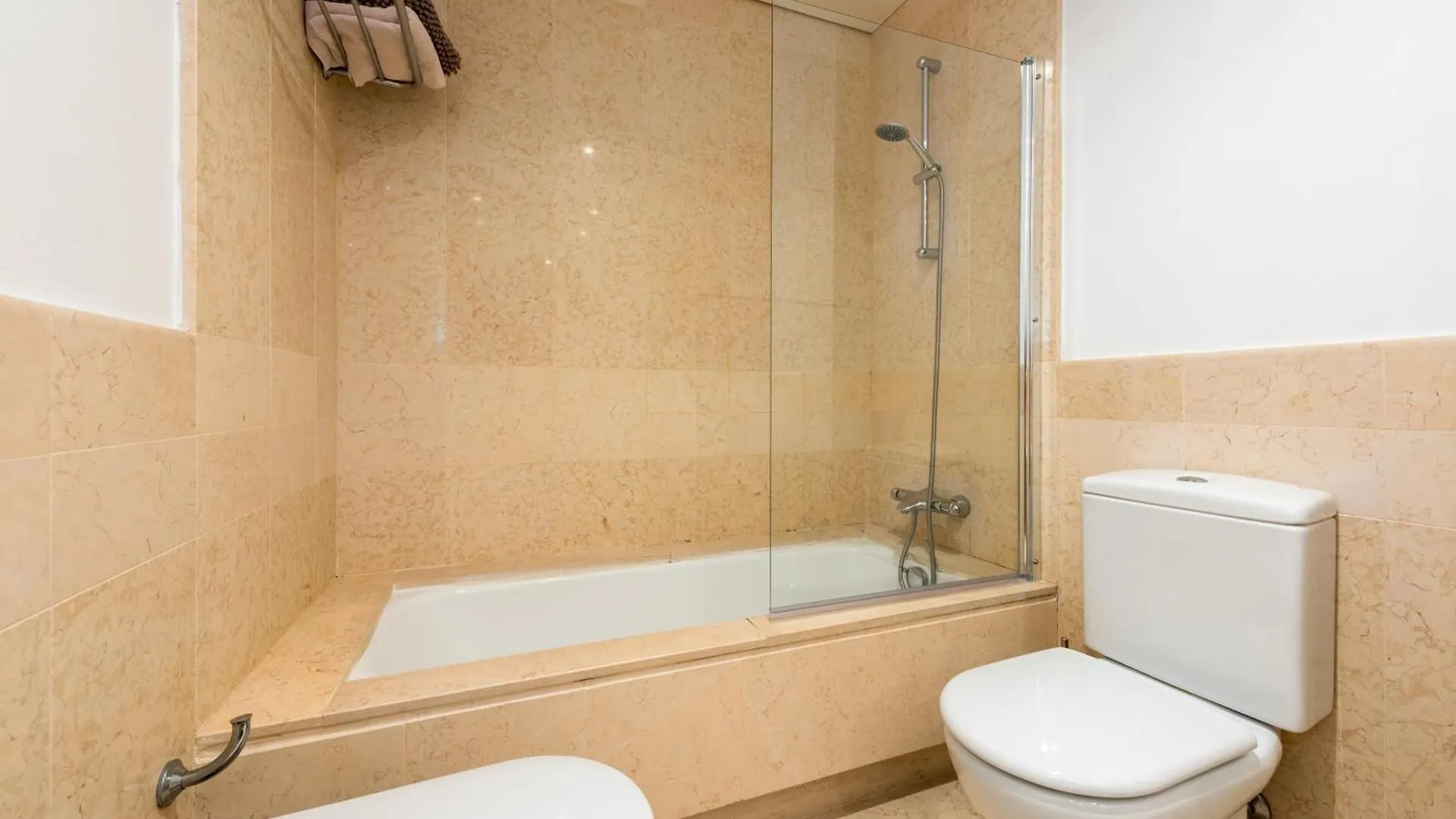 Seaside Sotogrande Retreat With Pool Διαμέρισμα