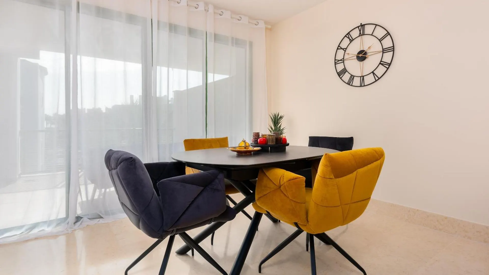 Seaside Sotogrande Retreat With Pool Διαμέρισμα