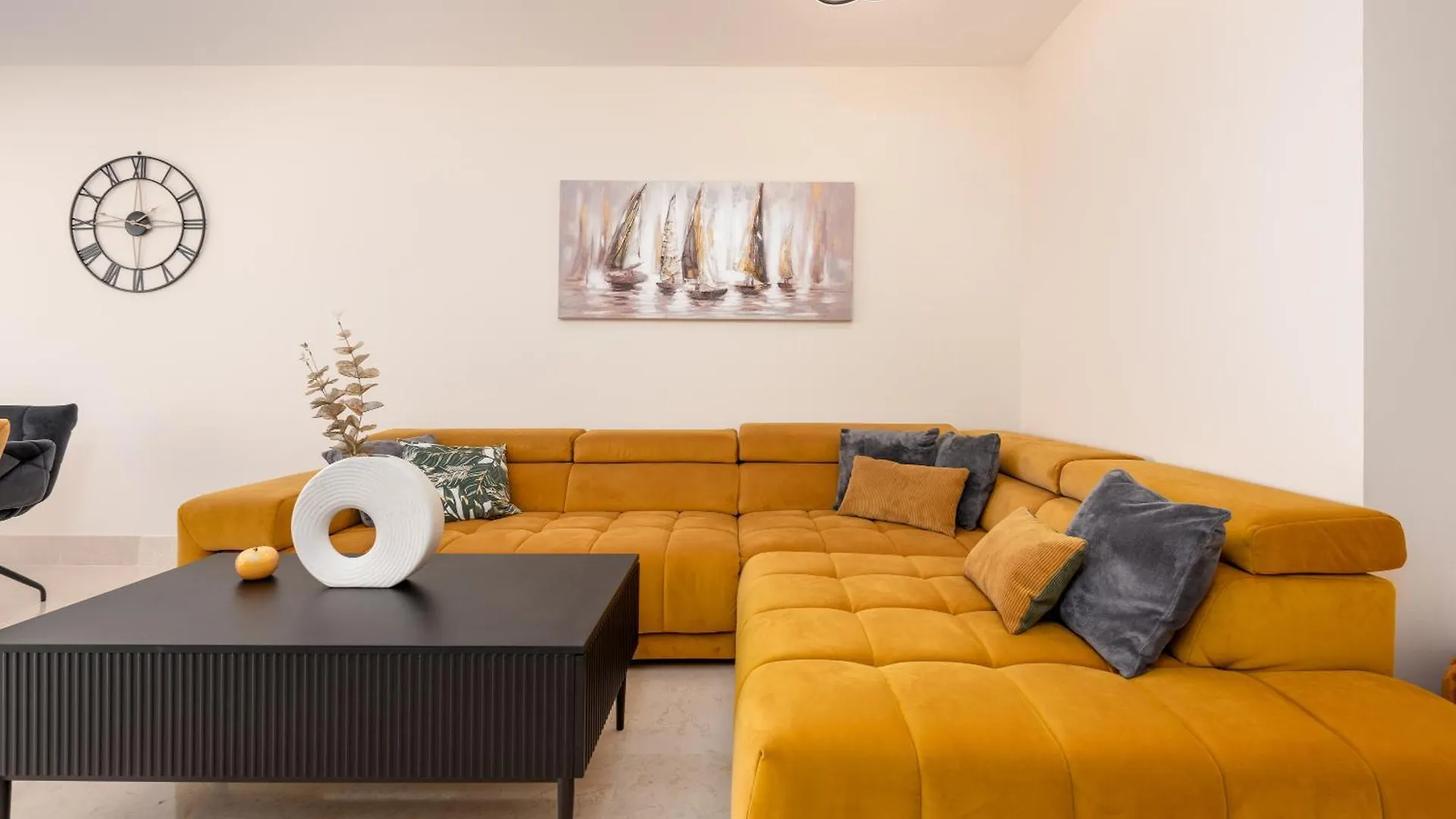 Seaside Sotogrande Retreat With Pool Διαμέρισμα